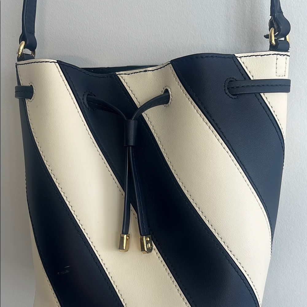 Ralph Lauren Bucket Bag - Picture 5 of 12